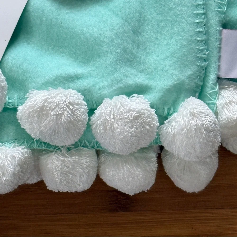 Malibu Luxxe Luxxe Pom Pom Throw Green‎ New